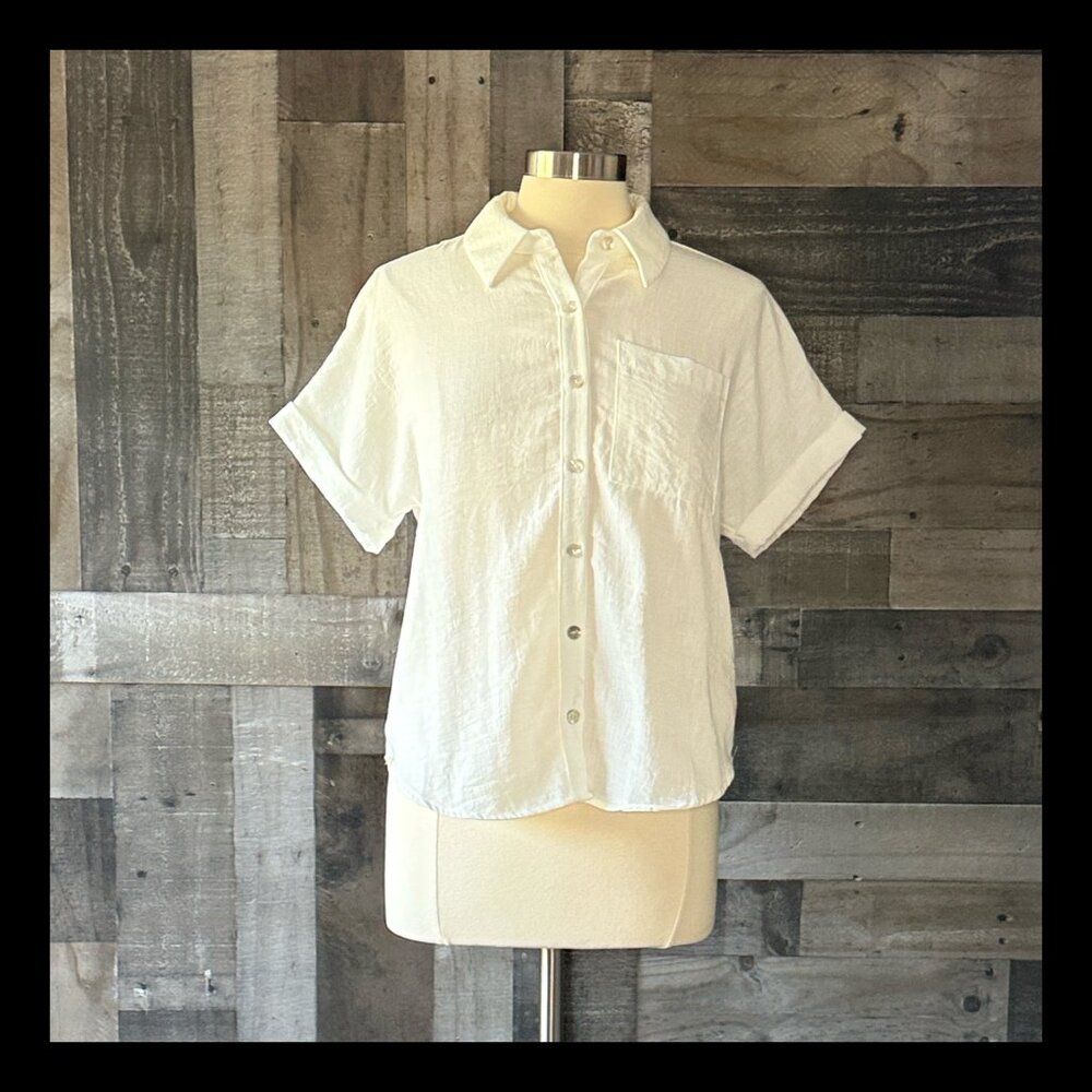 Monteau white button up shirt medium abalone shell resortwear summer vacation